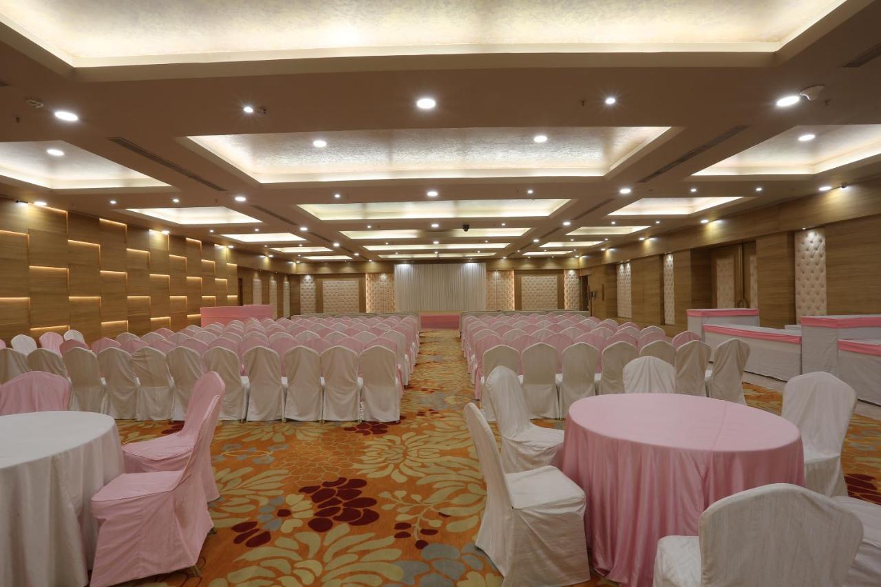 Ymca International Centre Hotel Ahmedabad Exterior photo