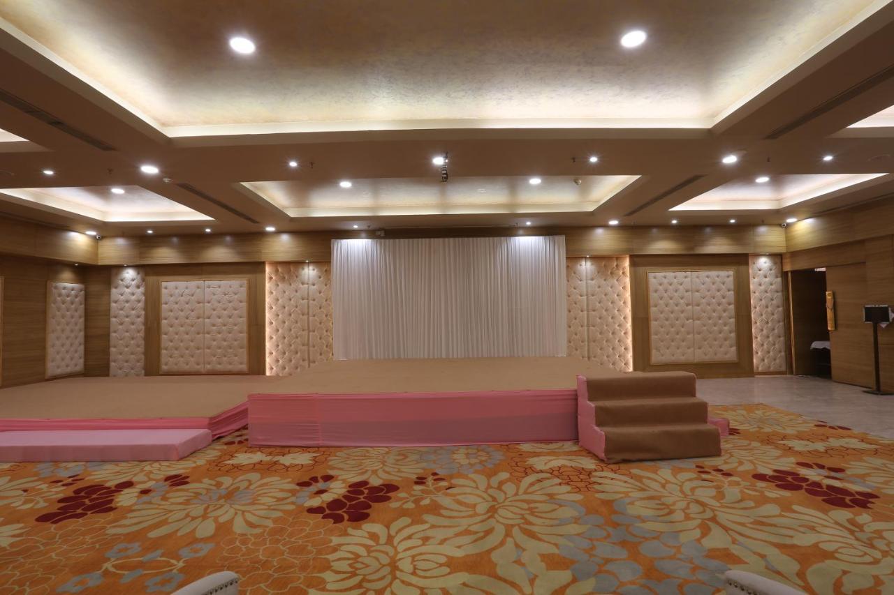 Ymca International Centre Hotel Ahmedabad Exterior photo